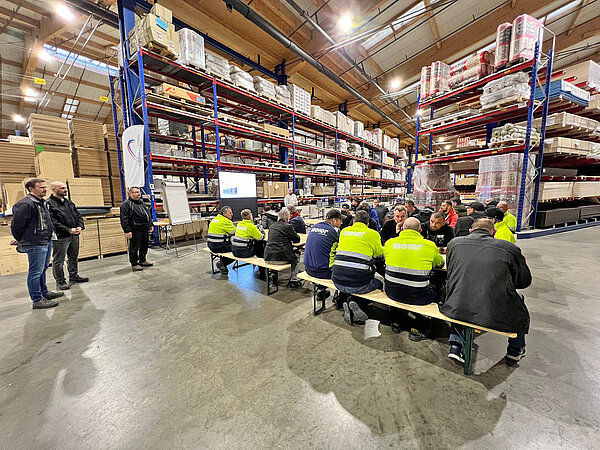 Kommt auch auf Platz, wenn man sie braucht - die Kuratle Academy. Hier im Lager Niederbipp am CZV-Kurs.