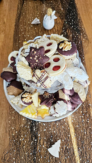 Tonis grosse Leidenschaft: das Backen. Immer zum 1. Advent gibt es DAS «Guzzi-Essen» mit ihrer Familie.